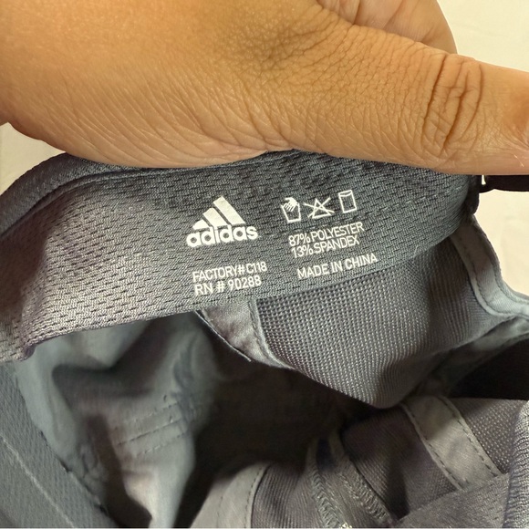 Adidas Woman’s Grey With Pink Logo Relaxed Adjustable Performance Baseball Cap - Picture 7 of 8